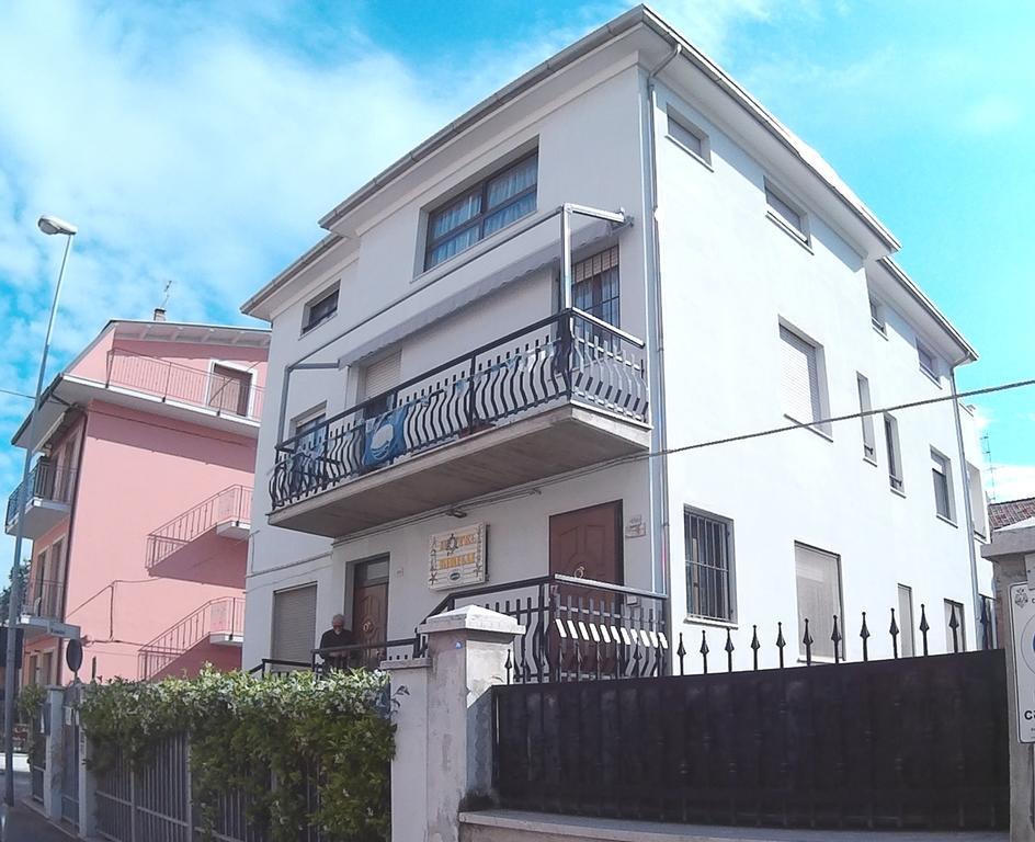 Birilli B&B チヴィタノーヴァ・マルケ エクステリア 写真